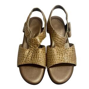 VTG SAS Suntimer Sandals 9.5 M Croc Alligator Embossed Leather Block Heel Tan